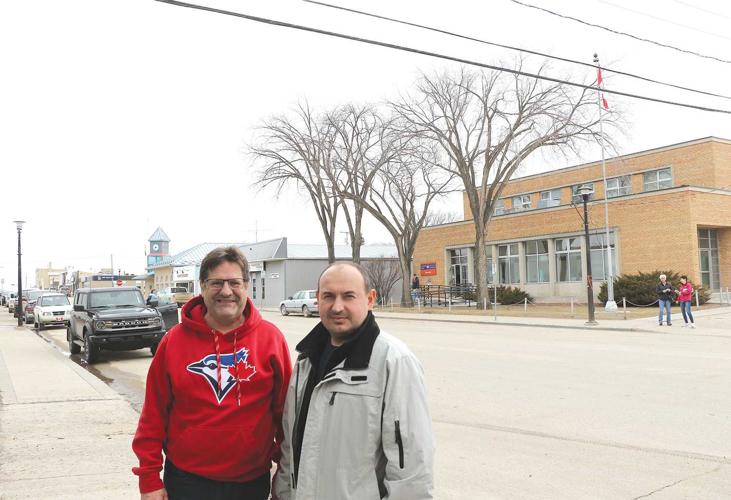 Kevin Kay of Wawota welcomes Andrii Mishtal to Southeast Saskatchewsn. Mishtal is the first Ukrainian refugee to arrive in the area, and was welcomed at Moosomins Ukrainian Fundraiser a couple days after he landed in Saskatchewan.